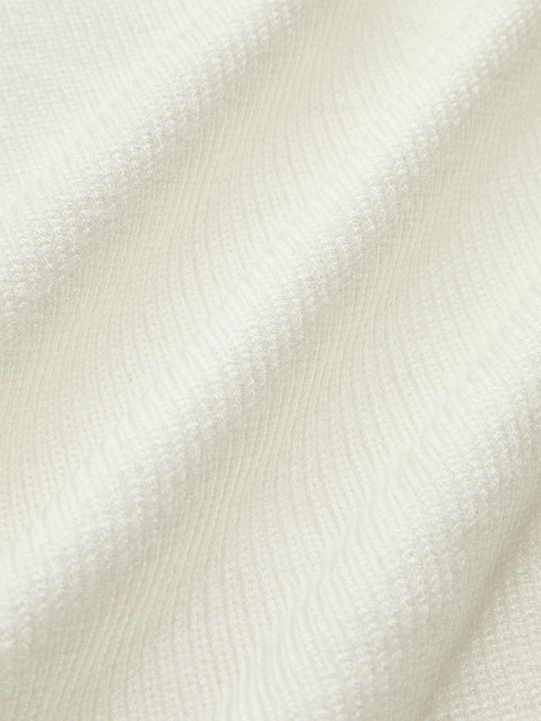 סוודר עם צווארון מוצלב