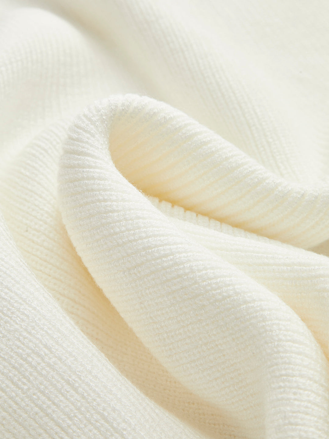 סוודר עם צווארון מוצלב